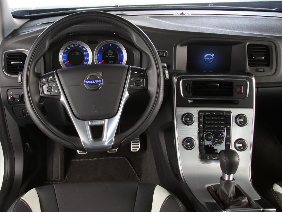  Volvo V60 R-Design 2010 года  (фото 9 из 10)